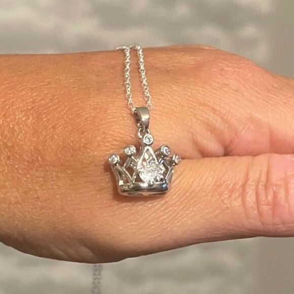 The Triple Crown pendant charm necklace in 925 and cubic zirconia - Picture 7 of 7